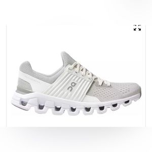 WMNS Cloudswift in glacier white on Cloud shoes sz 9